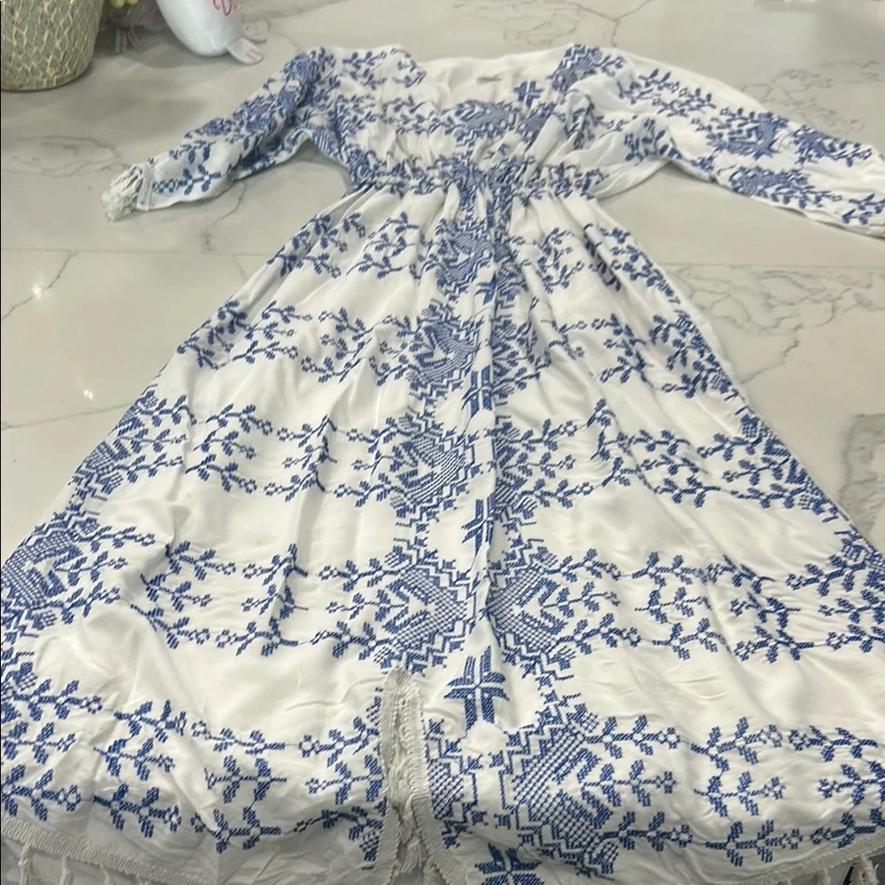 BRSY Egypt Cotton Dress. White and Blue Embroidery With Synched Waist.‎ Size 2XL